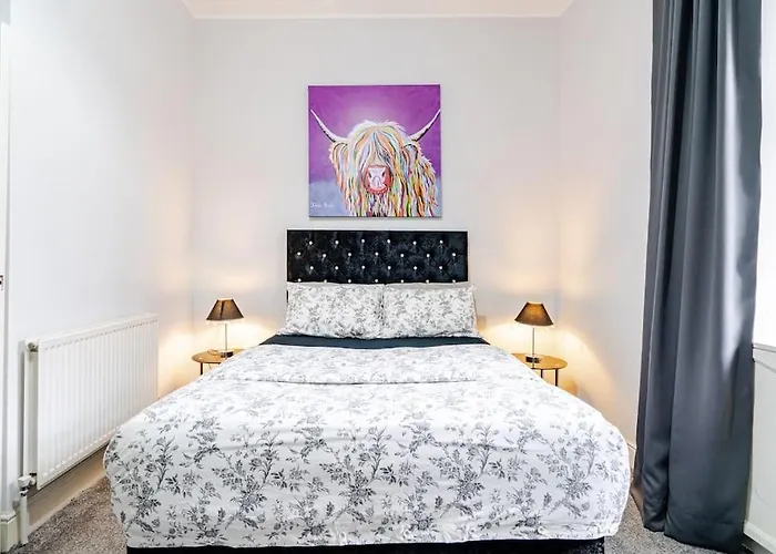 Stunning Ground Floor Flat In Southside.